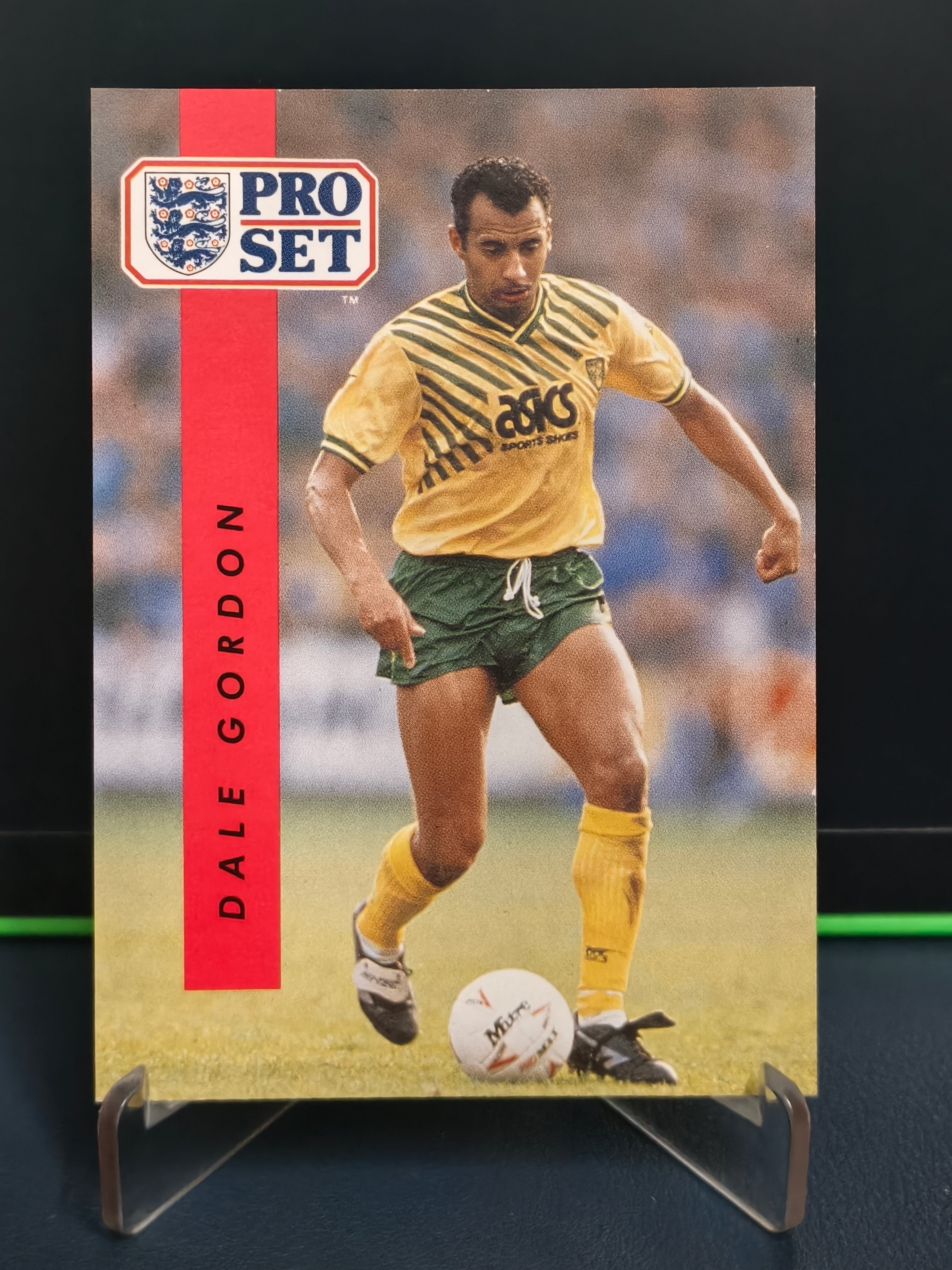 Dale Gordon - Base Card - Pro Set English Football 90-91